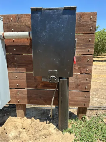 a view of a yard with an trees