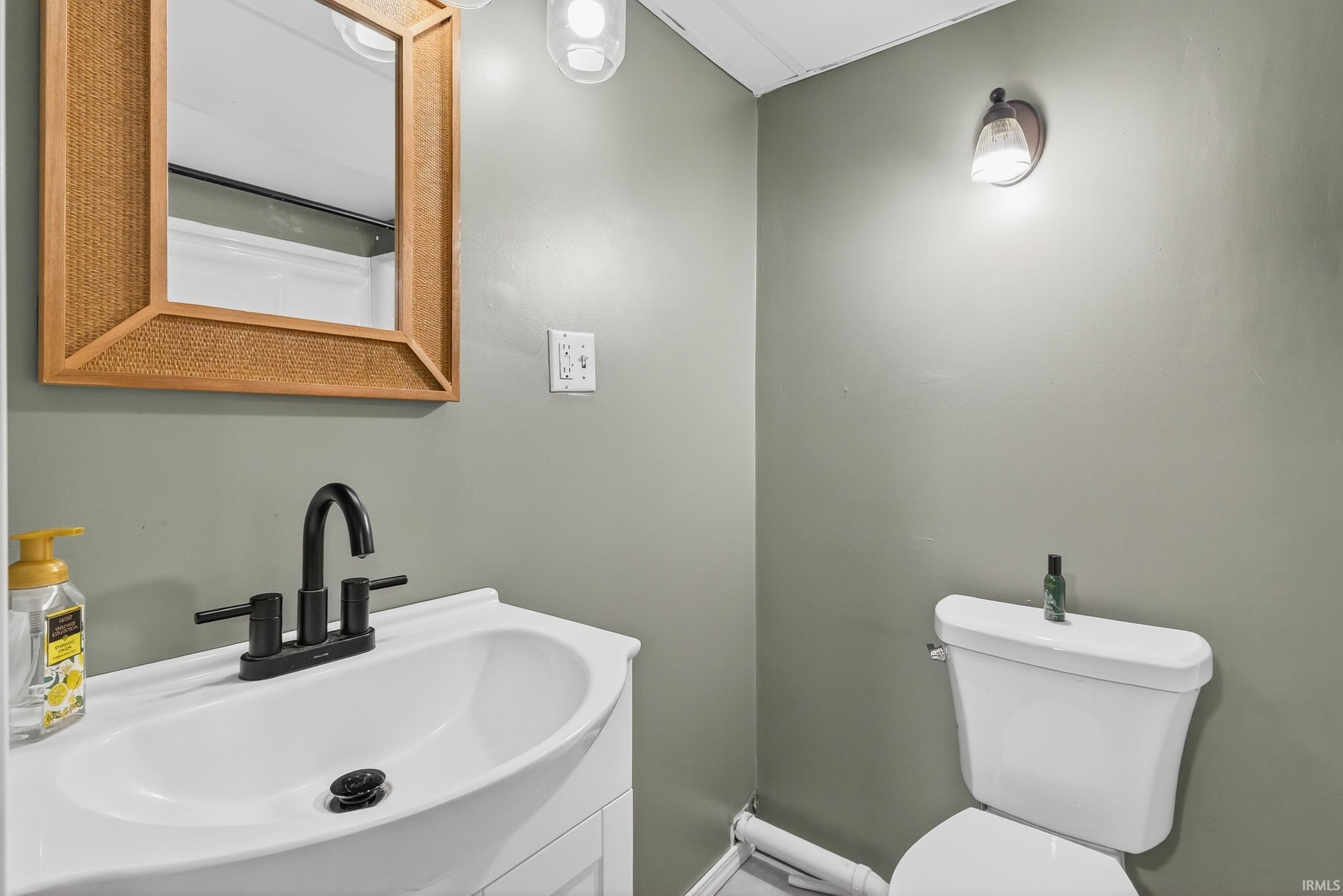 550 West Cross Road Bloomington, IN 47403 - Photo 33 of 36 Gallery Image 33