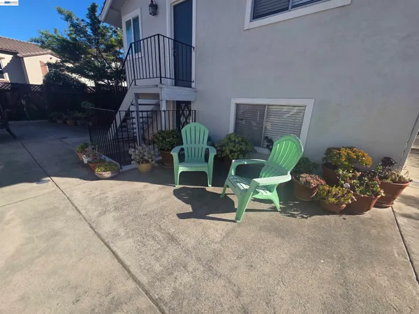 $1,995 | 3851 Vineyard Avenue, Unit D, Pleasanton, CA 94566