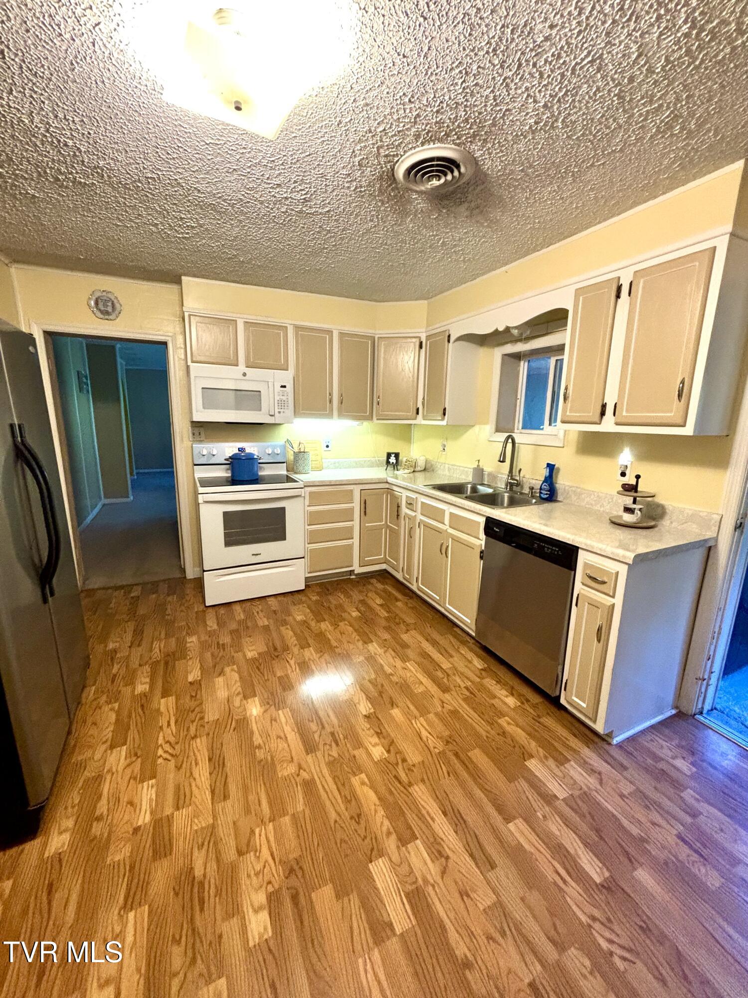 503 Spring Avenue Northeast Wise, VA 24293 - Photo 11 of 41 IMG_3386