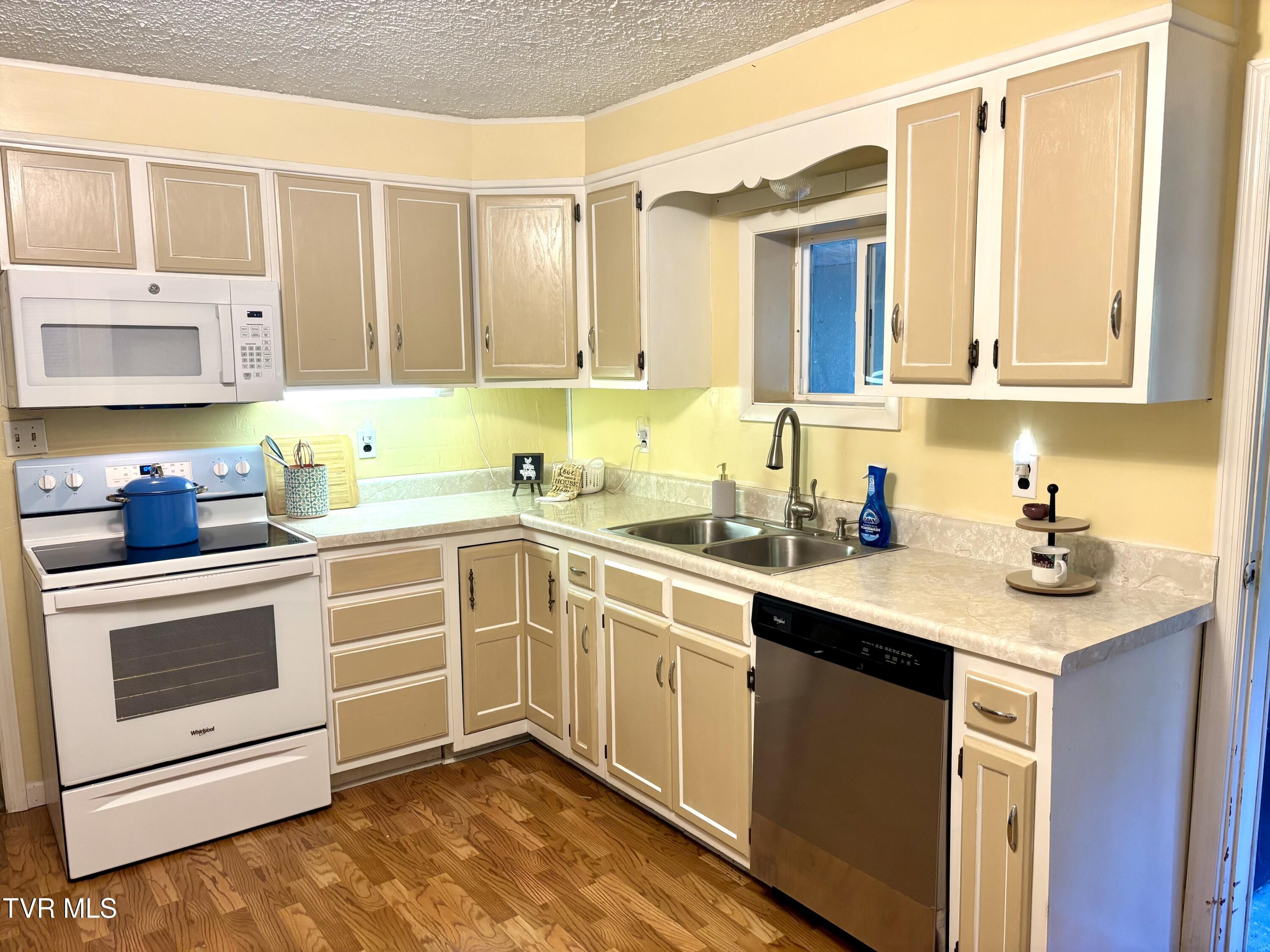 503 Spring Avenue Northeast Wise, VA 24293 - Photo 10 of 41 IMG_3387