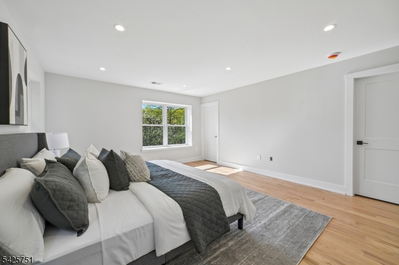 136 Irwin Street Springfield, NJ 07081 - Photo 23 of 38