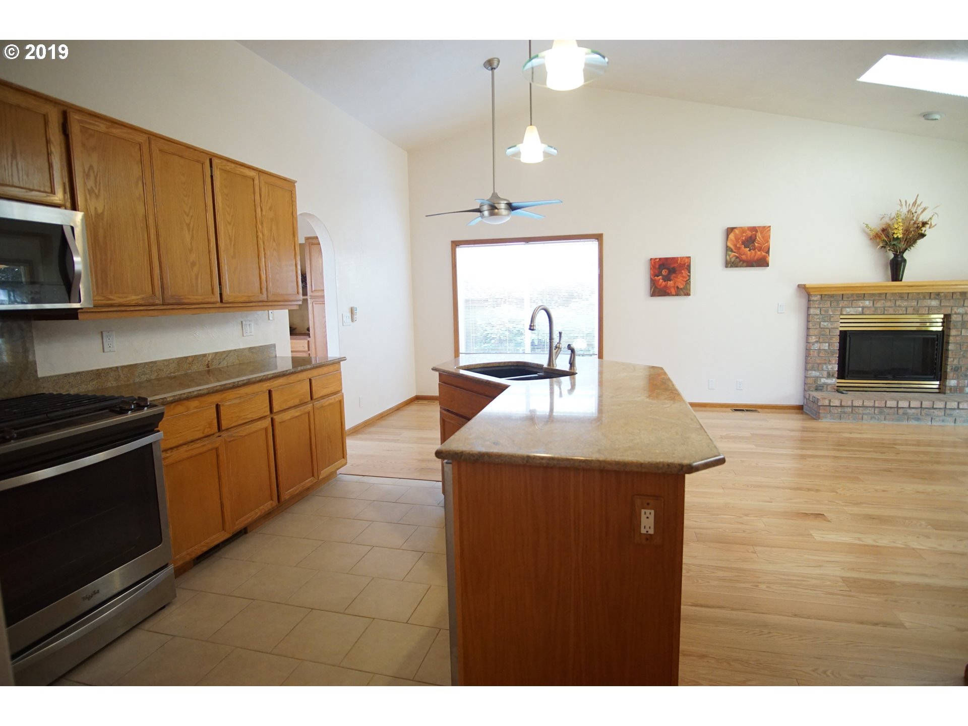 825 Diamond Street Springfield, OR 97477 - Photo 7 of 19