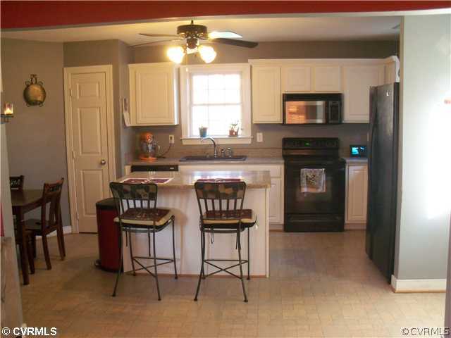 28057 Lewis Moore Road Ruther Glen, VA 22546 - Photo 4 of 12 Kitchen