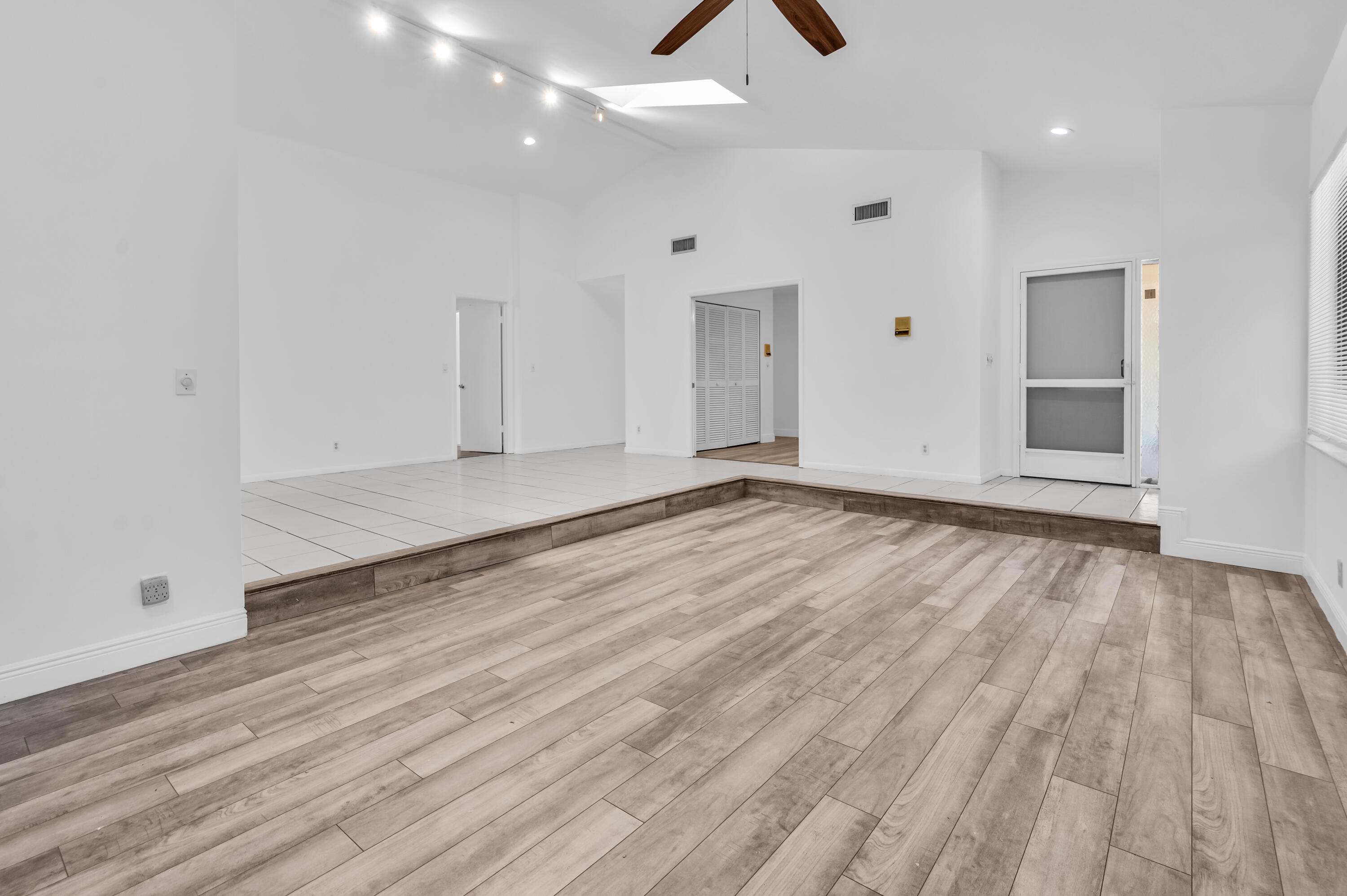 7755 Kenway Place East Boca Raton, FL 33433 - Photo 2 of 25 Living Area