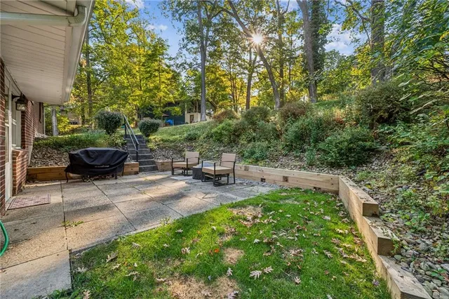 $290,000 | 290 Wexford Bayne Road, Wexford, PA 15090