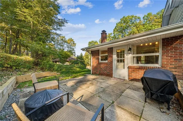 $290,000 | 290 Wexford Bayne Road, Wexford, PA 15090