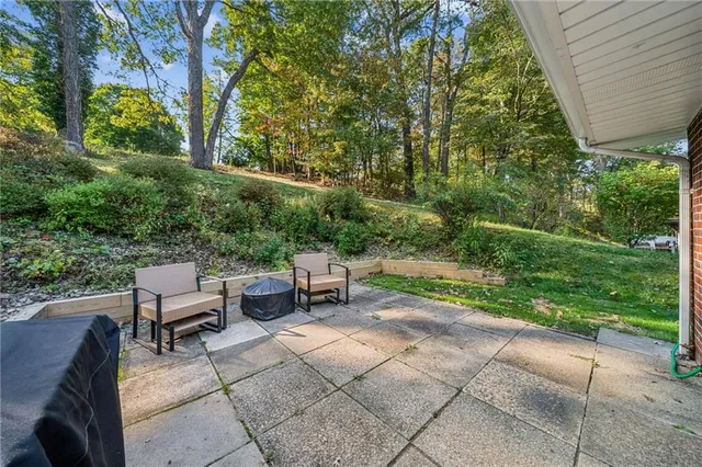 $290,000 | 290 Wexford Bayne Road, Wexford, PA 15090