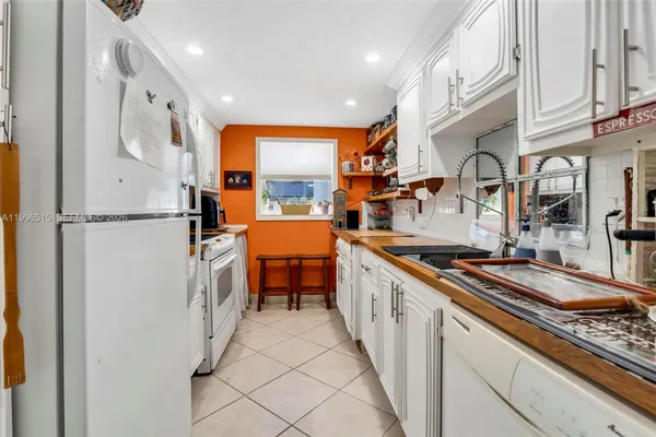 $1,899 | 2300 Southwest 22nd Avenue, Unit 109, Delray Beach, FL 33445