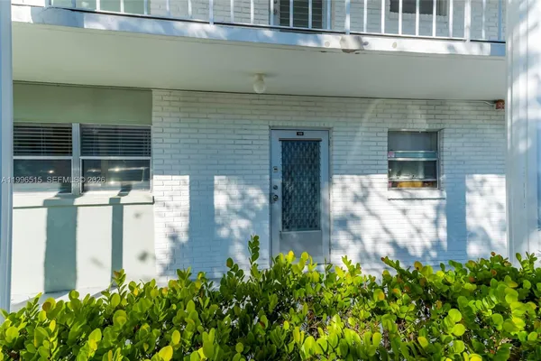 $1,899 | 2300 Southwest 22nd Avenue, Unit 109, Delray Beach, FL 33445