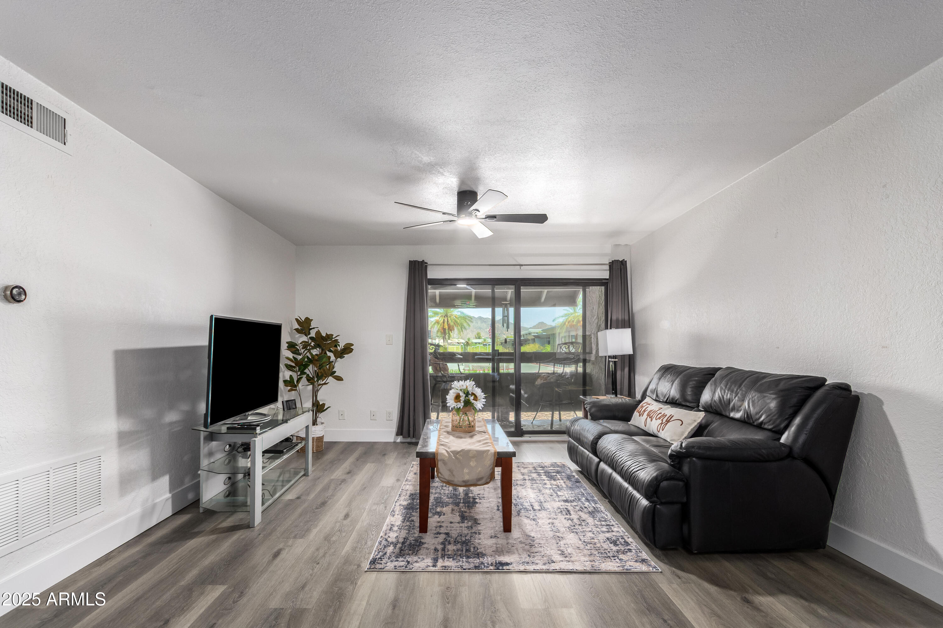 3825 East Camelback Road, Unit 207 Phoenix, AZ 85018 - Photo 6 of 25 06 - Camelback