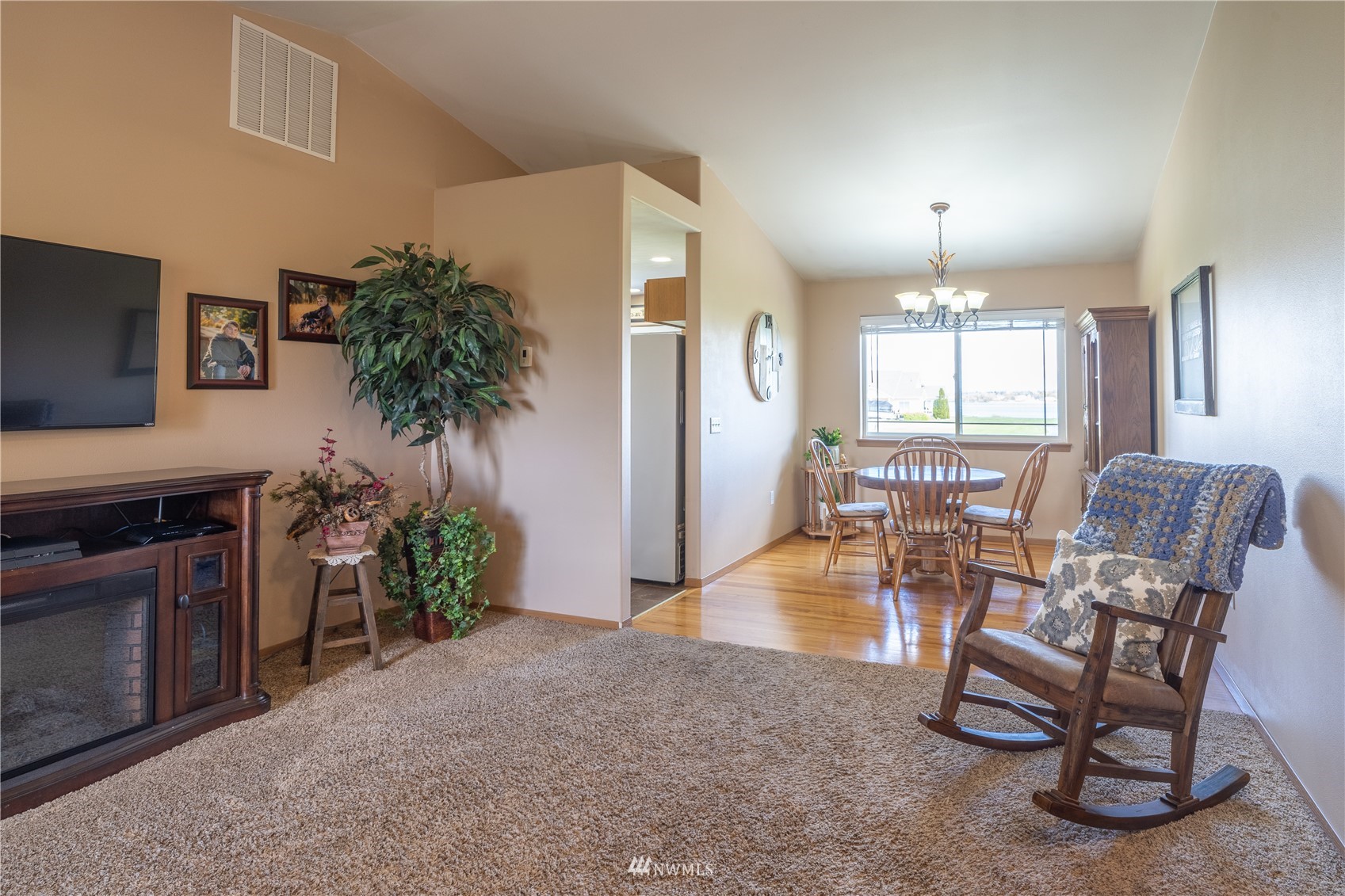 8328 2.4 Road Northeast Moses Lake, WA 98837 - Photo 4 of 37 Gallery Image 4