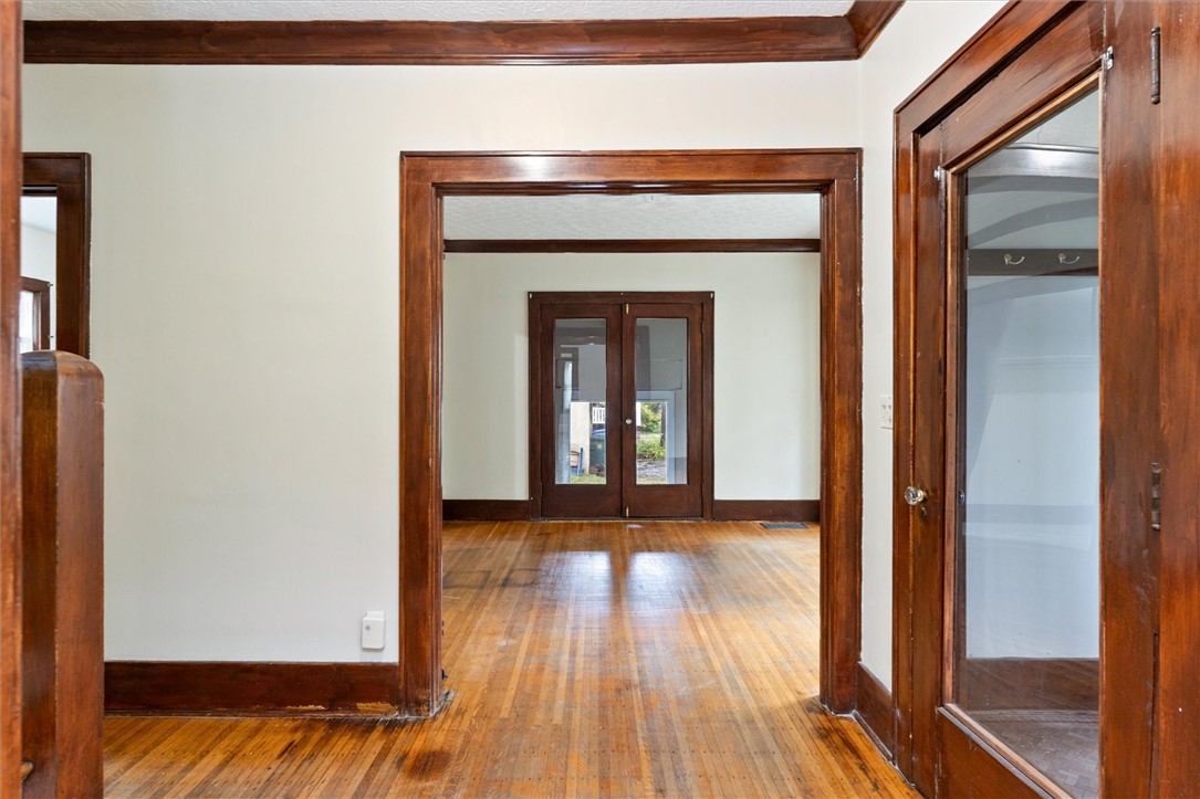 19 Genesee Park Boulevard Rochester, NY 14611 - Photo 10 of 50