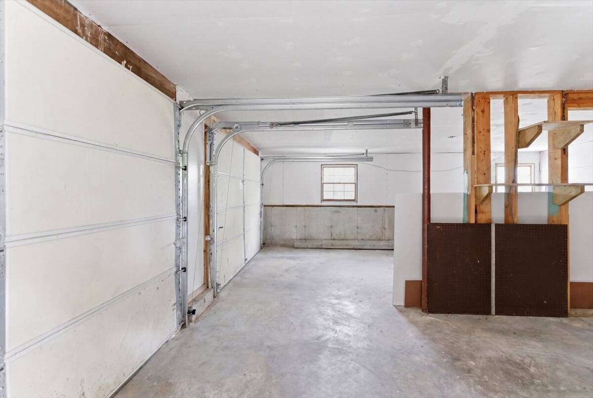 25 Forbes Lane Windham, ME 04062 - Photo 12 of 52 13-DSC06942_declutter_f9270497
