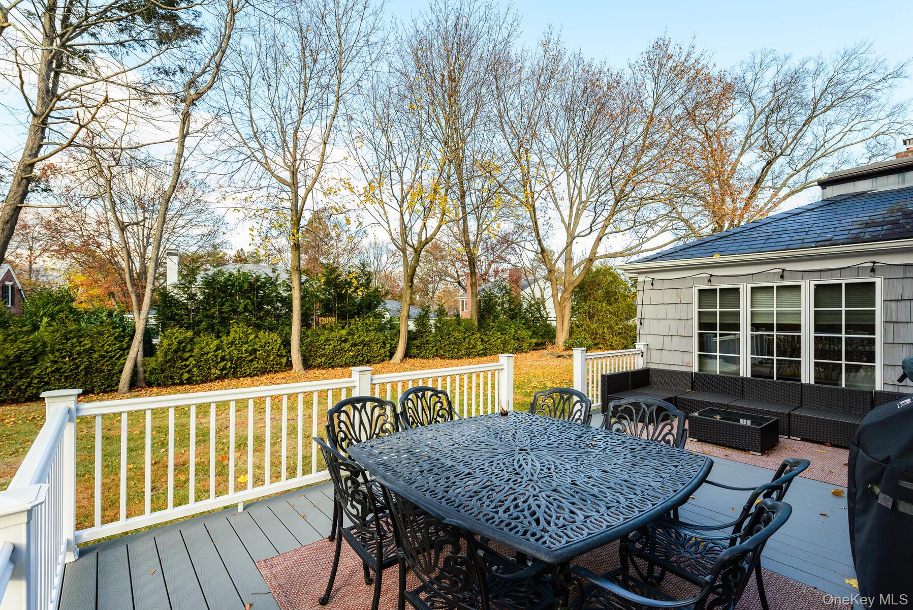 47 Whistler Road Manhasset, NY 11030 - Photo 25 of 31