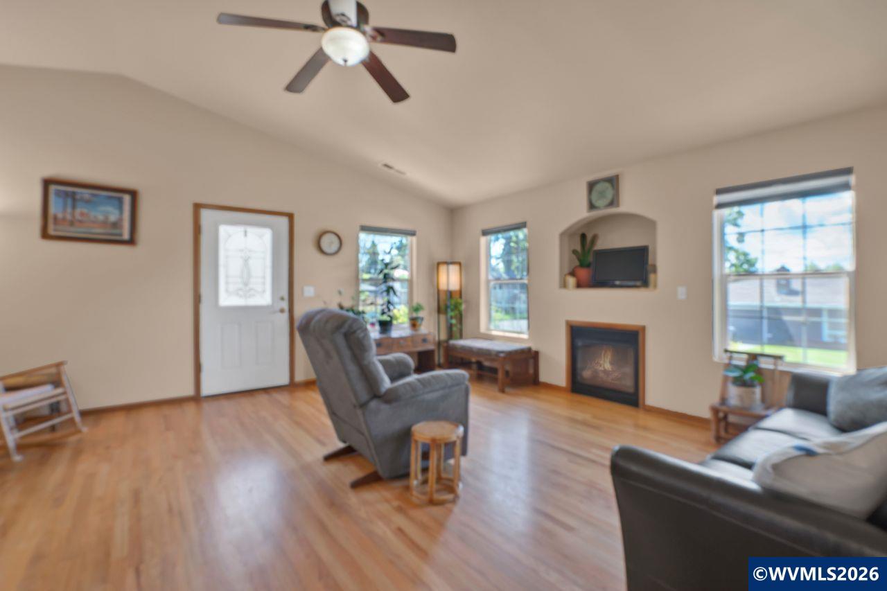 1737 Southwest 13th Avenue Albany, OR 97321 - Photo 10 of 40 Gallery Image 10