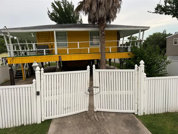 $295,000 | 215 13th Street, San Leon, TX 77539