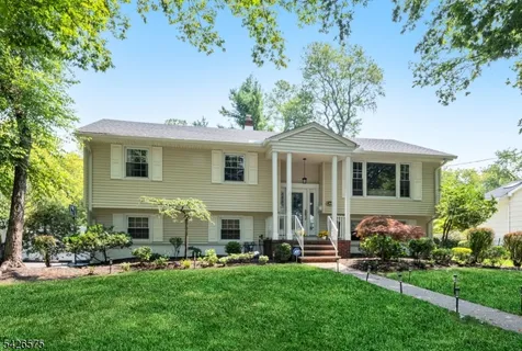 $1,320,000 | 440 Yuhas Drive, Paramus, NJ 07652