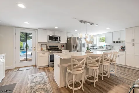 $1,320,000 | 440 Yuhas Drive, Paramus, NJ 07652