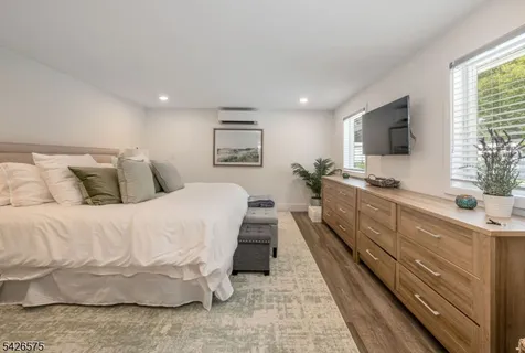 $1,320,000 | 440 Yuhas Drive, Paramus, NJ 07652