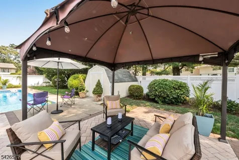 $1,320,000 | 440 Yuhas Drive, Paramus, NJ 07652