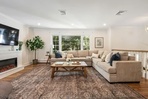 $1,320,000 | 440 Yuhas Drive, Paramus, NJ 07652