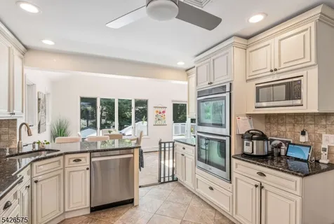 $1,320,000 | 440 Yuhas Drive, Paramus, NJ 07652