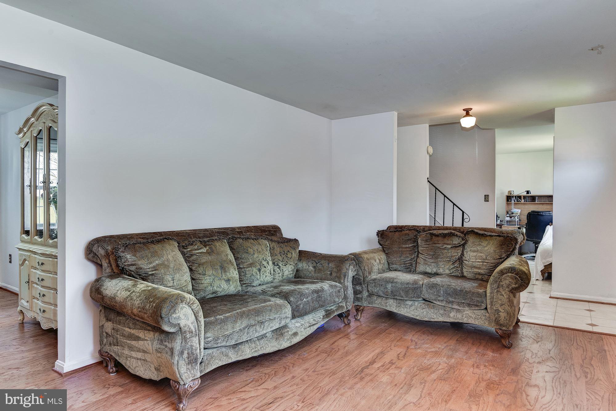 7215 Lavender Lane Springfield, VA 22150 - Photo 6 of 30 Living Room