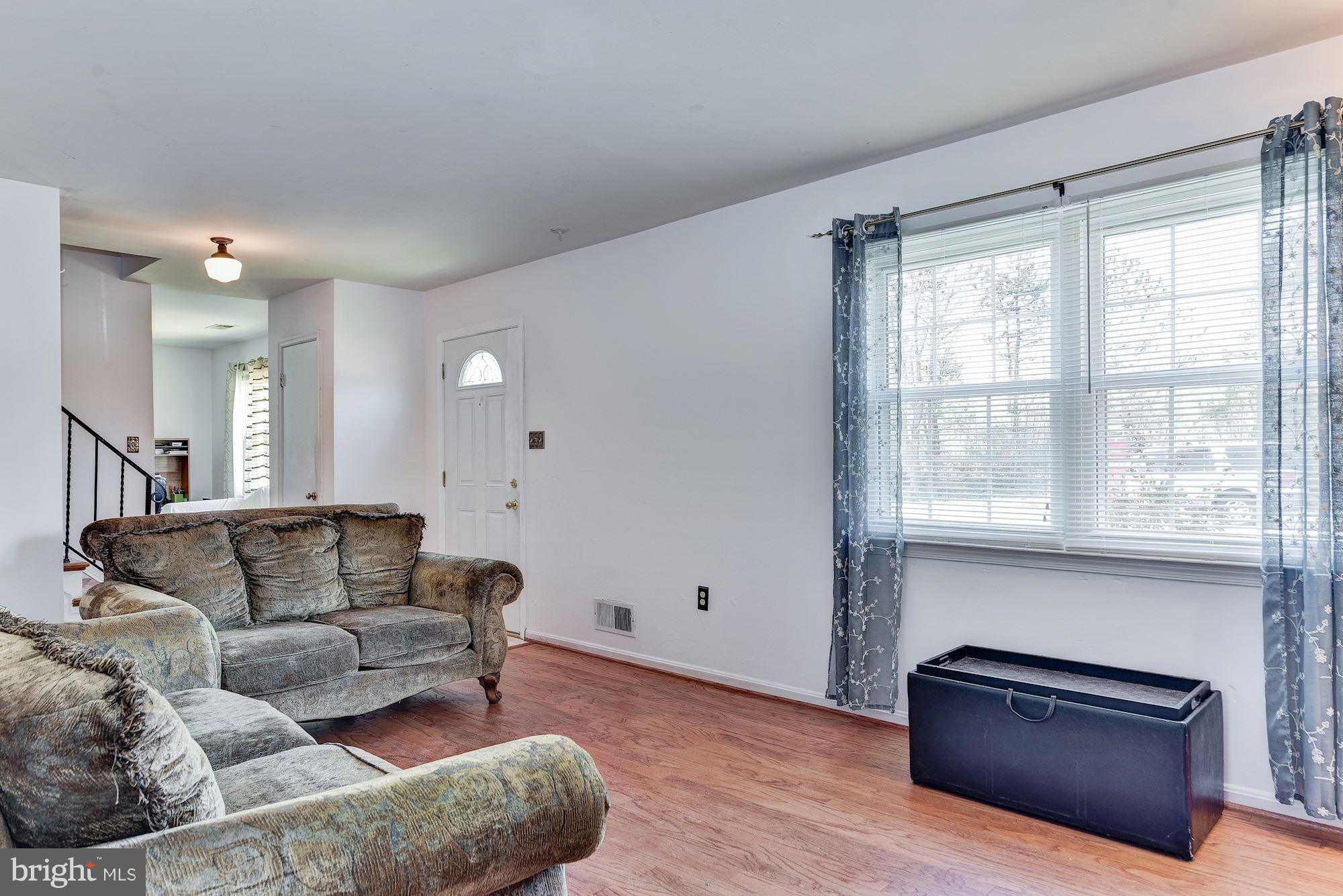 7215 Lavender Lane Springfield, VA 22150 - Photo 7 of 30 Living Room