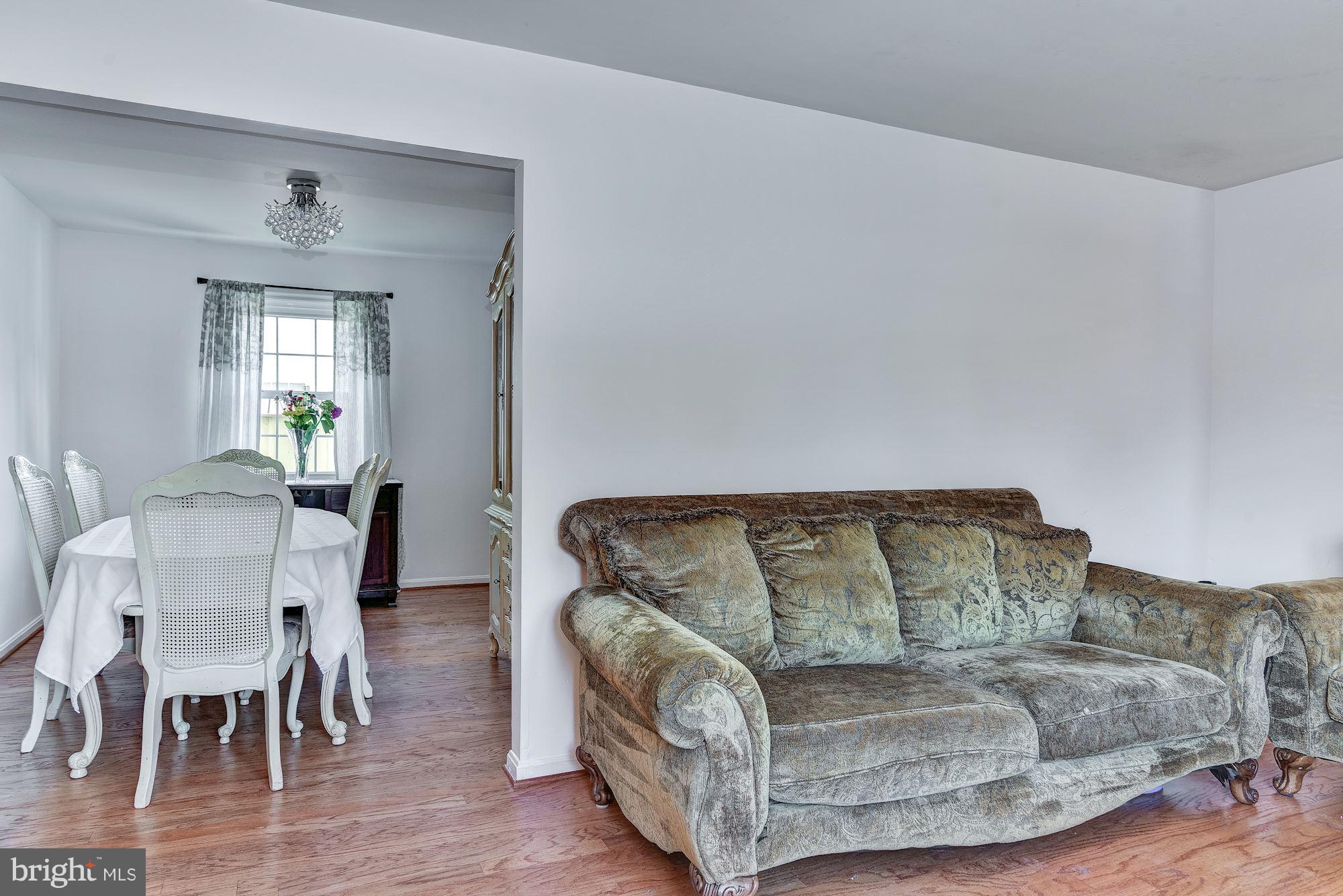 7215 Lavender Lane Springfield, VA 22150 - Photo 8 of 30 Living Room