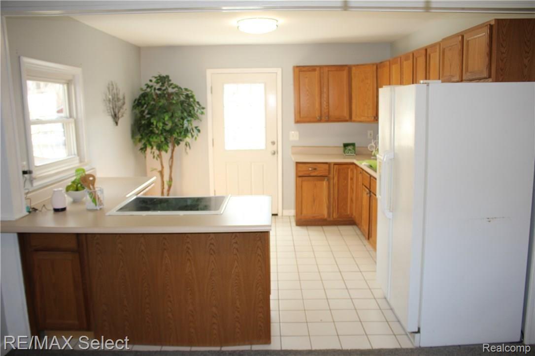 2351 South Long Lake Road Fenton, MI 48430 - Photo 9 of 21 IMG_7885.JPG