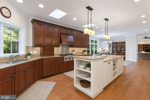 $2,100,000 | 5601 Vernon Place, Bethesda, MD 20817