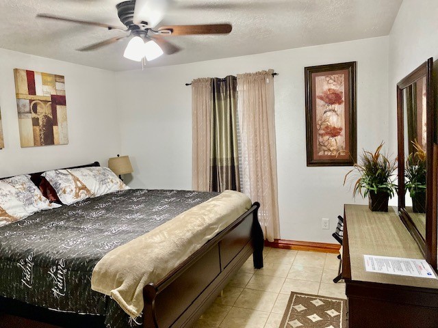 8935 Dirby Street Houston, TX 77075 - Photo 12 of 15 Primary Bedroom Staged