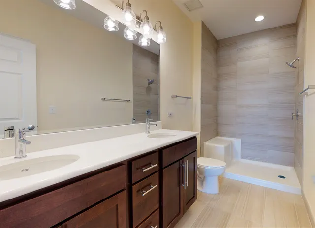 $2,850 | 4758 North Laramie Avenue, Unit 406, Chicago, IL 60630