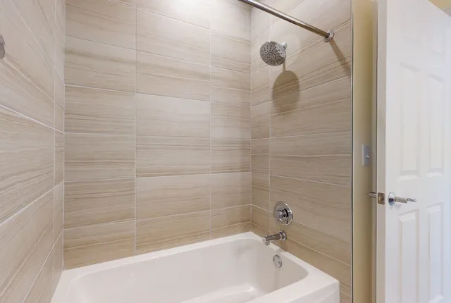 $2,850 | 4758 North Laramie Avenue, Unit 406, Chicago, IL 60630