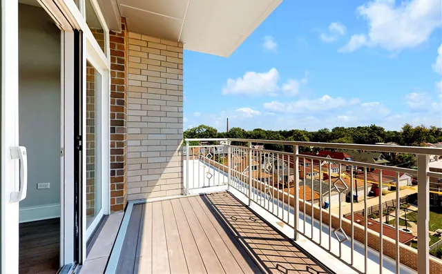 $2,850 | 4758 North Laramie Avenue, Unit 406, Chicago, IL 60630