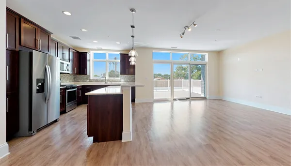 $2,850 | 4758 North Laramie Avenue, Unit 406, Chicago, IL 60630