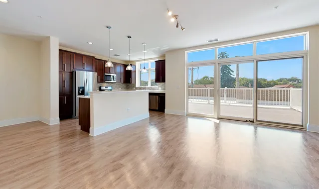 $2,850 | 4758 North Laramie Avenue, Unit 406, Chicago, IL 60630
