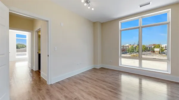 $2,850 | 4758 North Laramie Avenue, Unit 406, Chicago, IL 60630