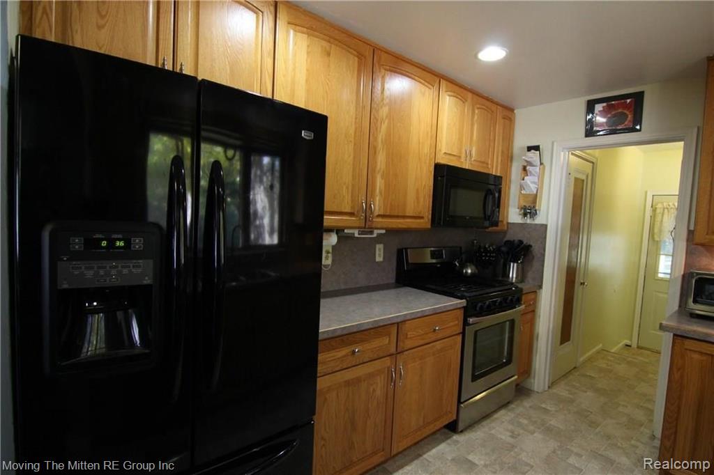 21800 Elwell Road Belleville, MI 48111 - Photo 4 of 27