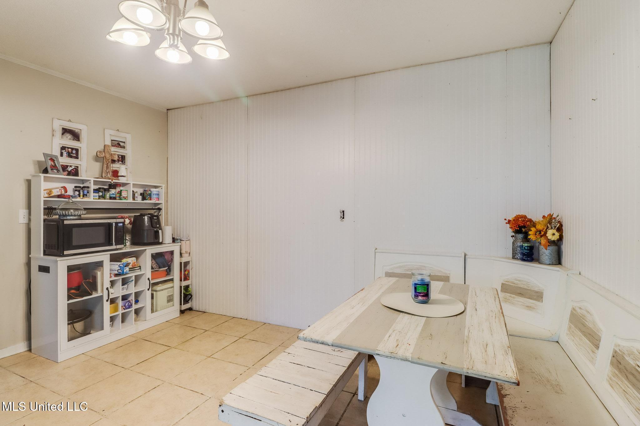 2211 Old Popp's Ferry Road Biloxi, MS 39532 - Photo 5 of 20 Dining