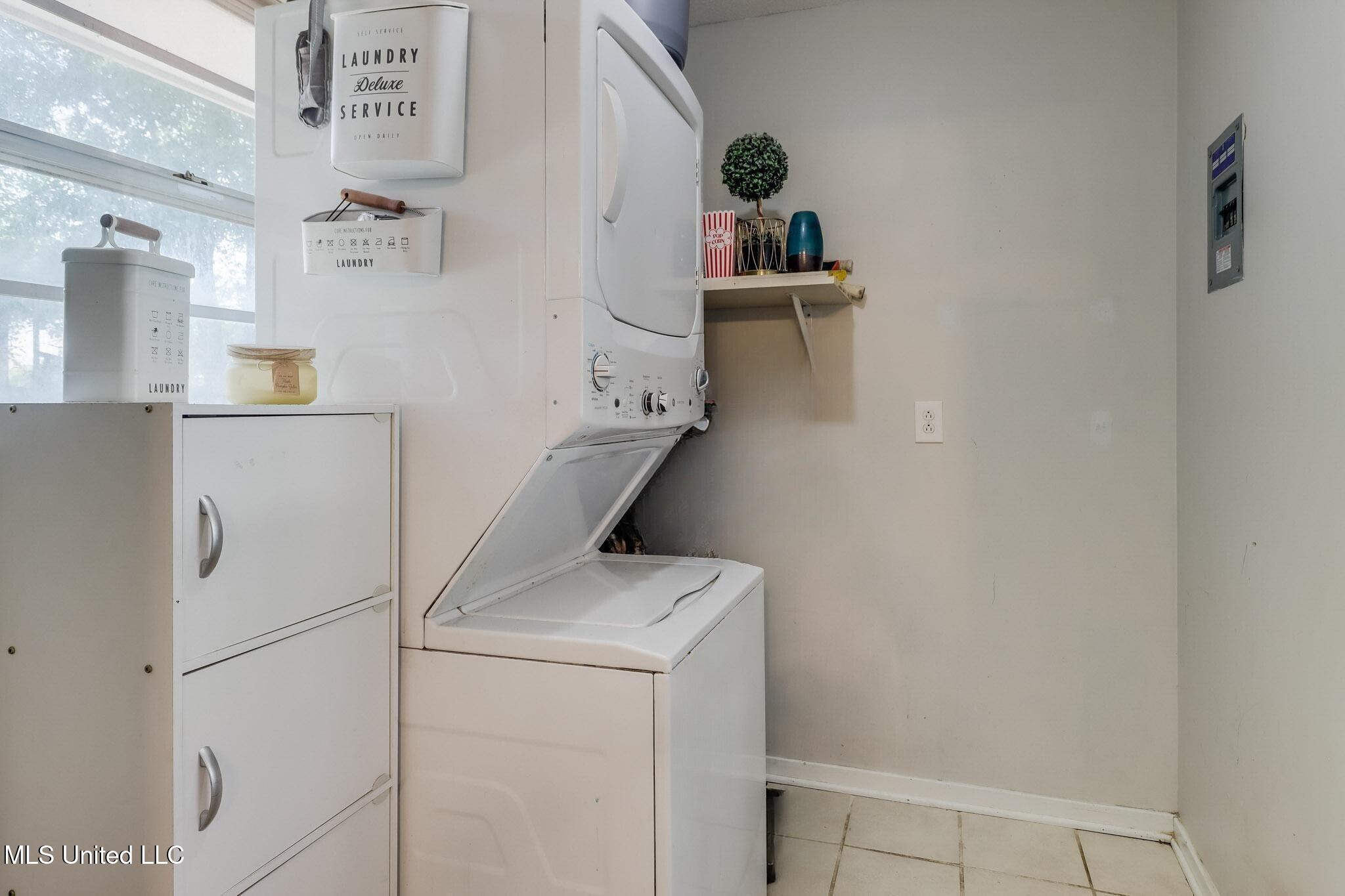 2211 Old Popp's Ferry Road Biloxi, MS 39532 - Photo 7 of 20 Laundry