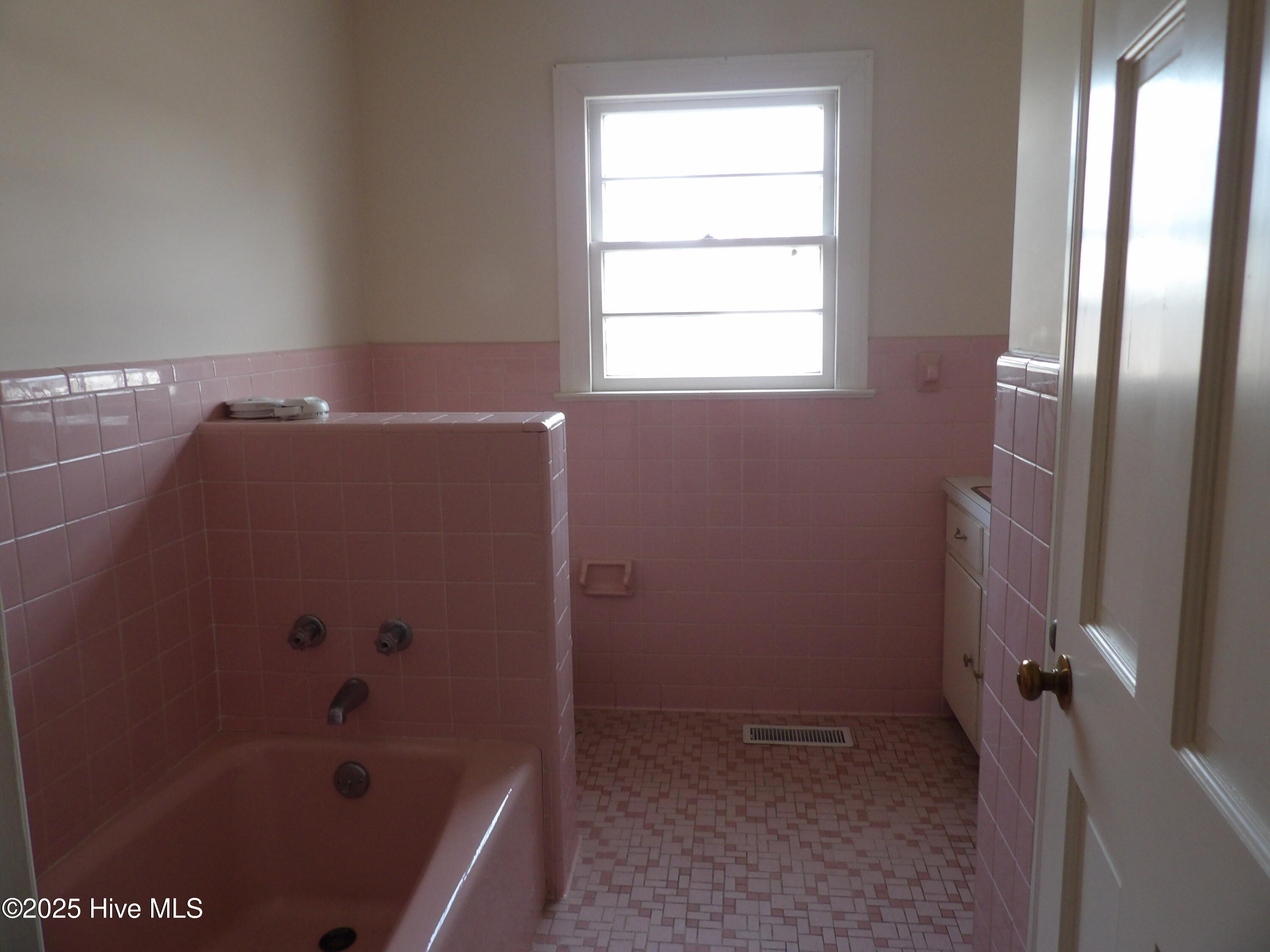 5036 Highway 58 Wilson, NC 27896 - Photo 9 of 13 Hall bath