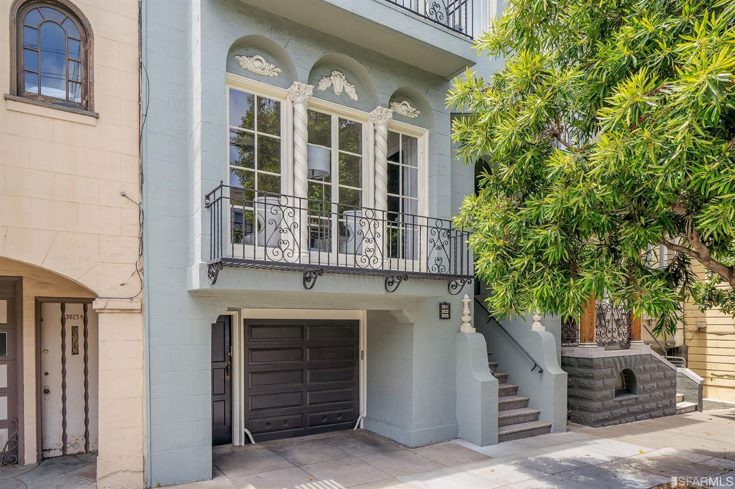This charming Juliette balcony belongs to the front room of 3031 Octavia.