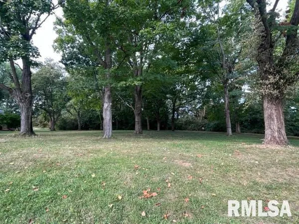$220,000 | 3330-3331 Greenspointe Parkway, Quincy, IL 62301