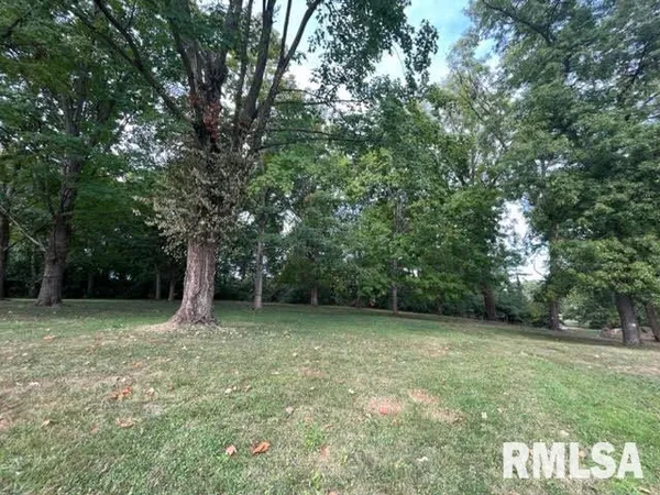 $220,000 | 3330-3331 Greenspointe Parkway, Quincy, IL 62301