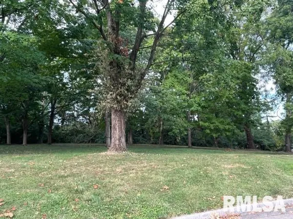 $220,000 | 3330-3331 Greenspointe Parkway, Quincy, IL 62301