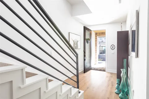 a view of entryway with a bathtub