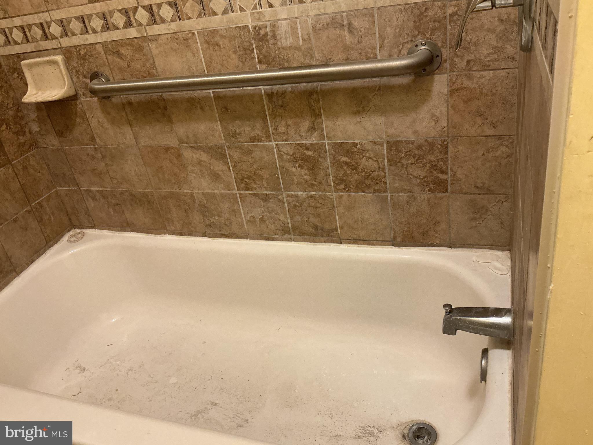 5010 Belair Road Baltimore, MD 21206 - Photo 15 of 24 a bathroom with a bathtub