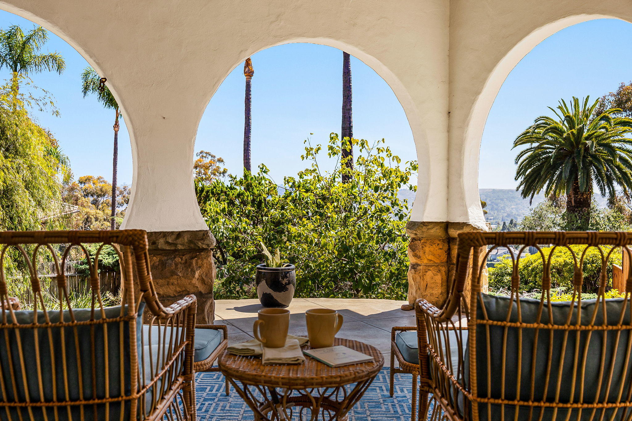 2141 Ridge Lane Santa Barbara, CA 93103 - Photo 3 of 69 41-web-or-mls-UpmarketMedia_2141Ridge-57